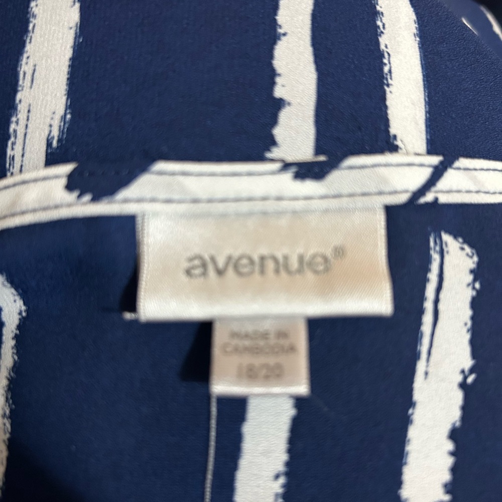 Avenue blue & white tunic, size 18/20 - Picture 4 of 4